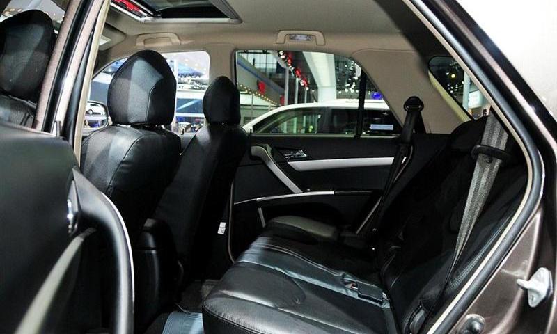 2012款 2.4 汽油自動四驅天窗版