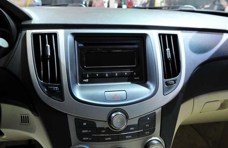 2012款 三廂 1.6CVT 尊貴型