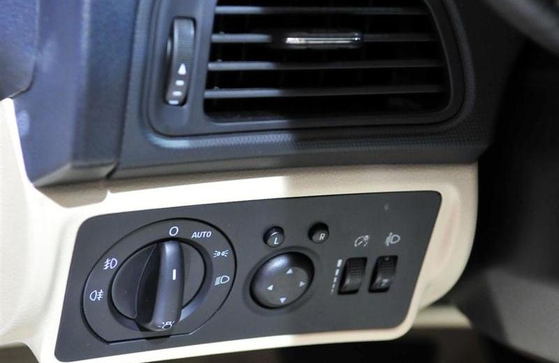 2012款 三廂 1.6CVT 尊貴型