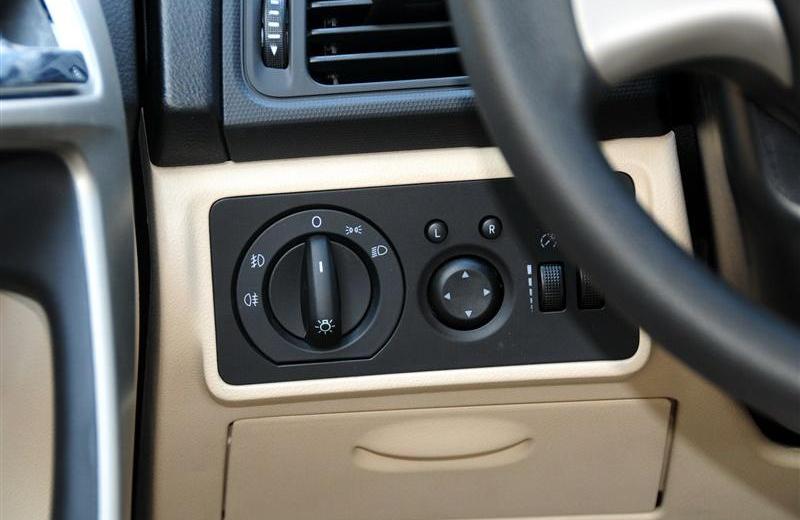 2012款 三廂 1.6CVT 進取型