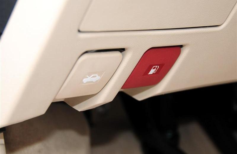 2012款 三廂 1.6CVT 進取型