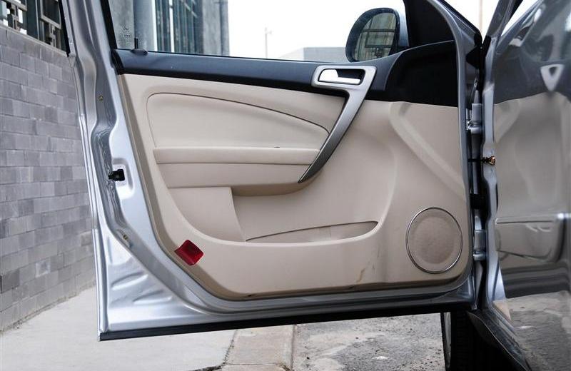 2012款 三廂 1.6CVT 進(jìn)取型