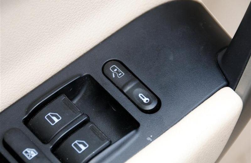 2012款 三廂 1.6CVT 進取型