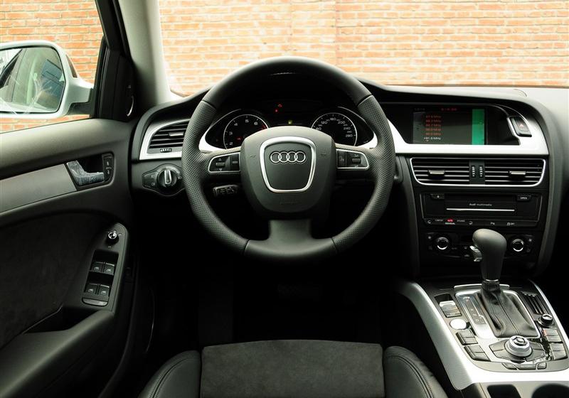 2012款 2.0 TFSI 自動(dòng)運(yùn)動(dòng)型