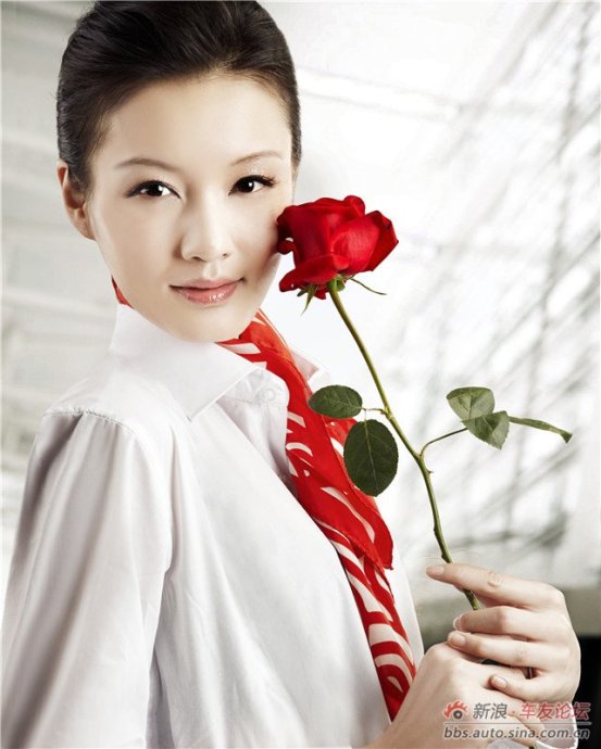 三大冠軍模特性感演繹時尚