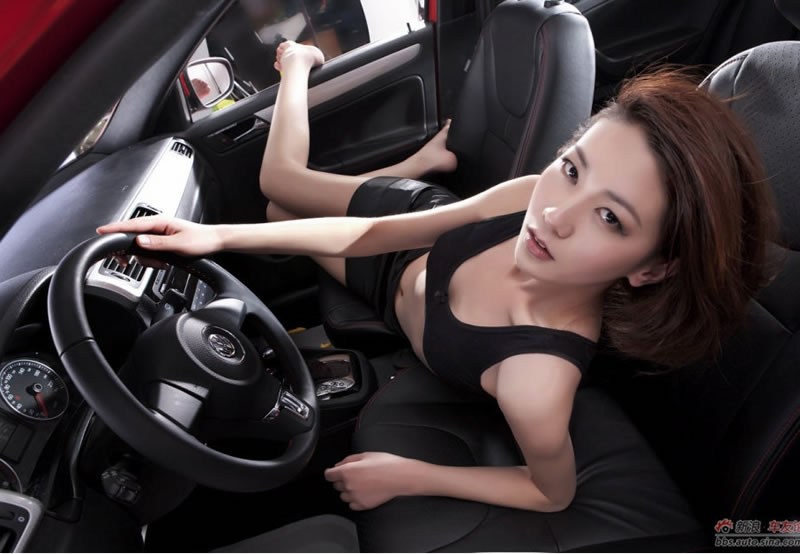 性感女郎和鋼鐵猛獸