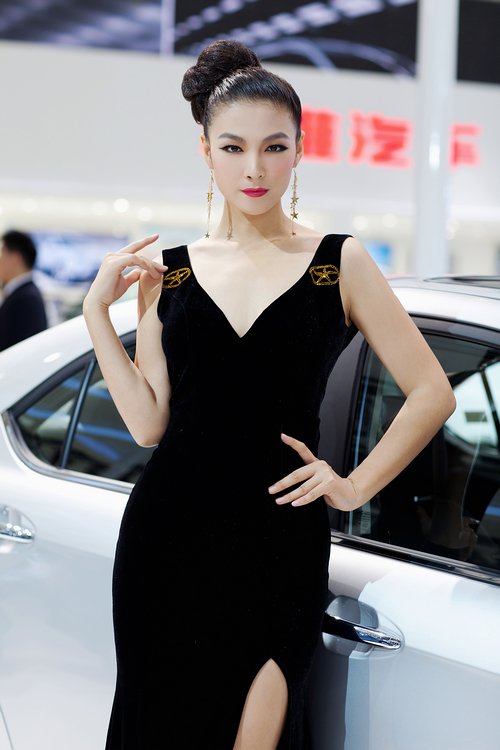 長禮服高貴車模