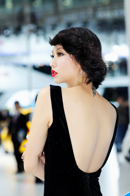 長(zhǎng)禮服高貴車模