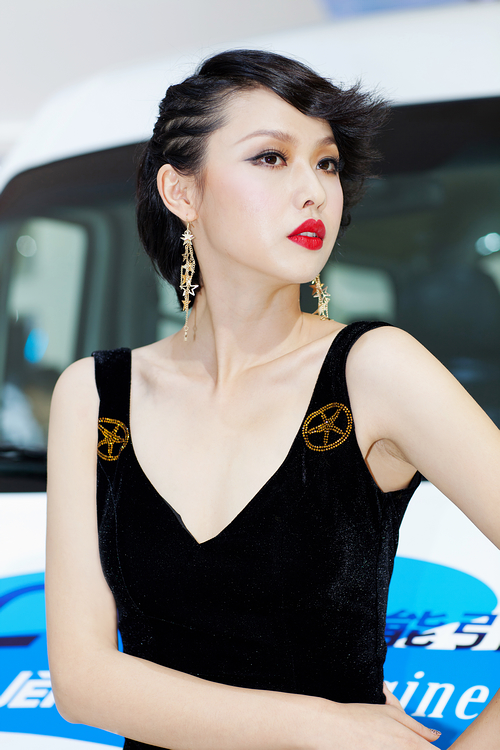 長禮服高貴車模