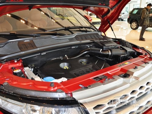 路虎  極光 2.0T AT 發(fā)動(dòng)機(jī)主體特寫