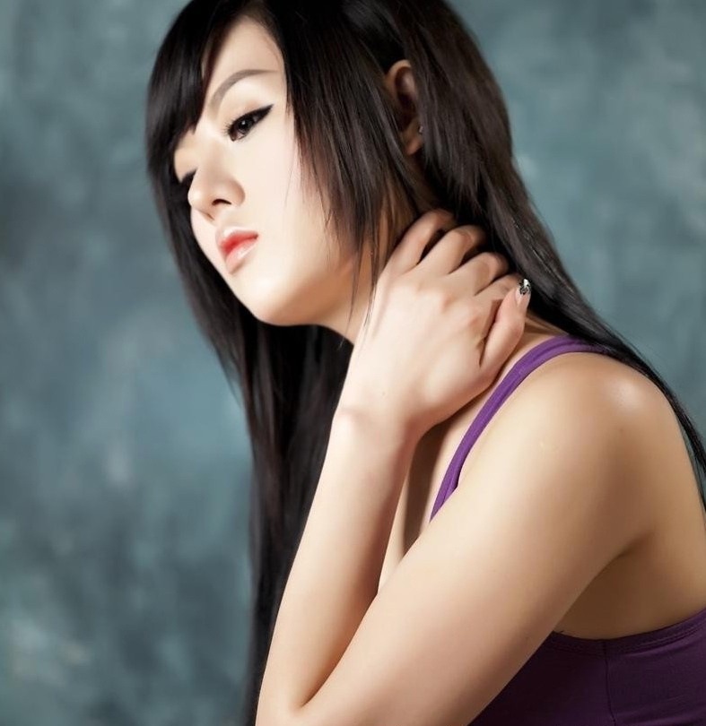 美女溫柔裸露性感