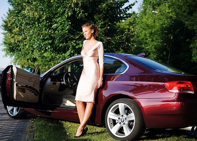 俄羅斯少婦的戀車情結(jié)