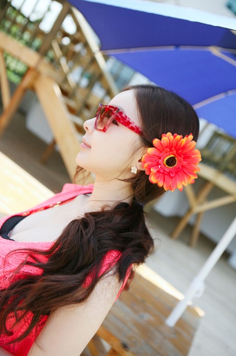 婀娜胸線粉面桃腮的“花”姑娘