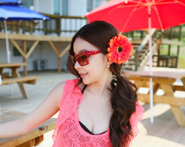 婀娜胸線粉面桃腮的“花”姑娘