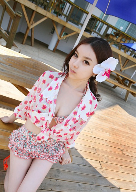 婀娜胸線粉面桃腮的“花”姑娘