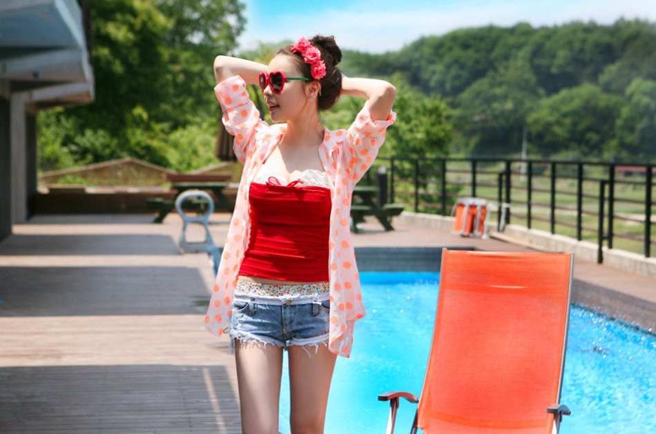 婀娜胸線粉面桃腮的“花”姑娘