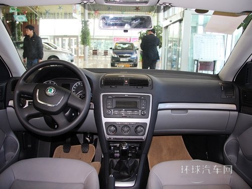 斯柯達(dá)  1.6L 手動(dòng) 中控臺(tái)整體