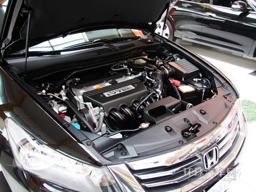 廣汽本田 2.4L 自動(dòng) 前發(fā)動(dòng)機(jī)底部特寫