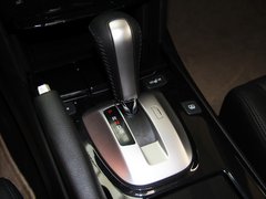 廣汽本田 2.4L 自動(dòng) 掛檔把手特寫