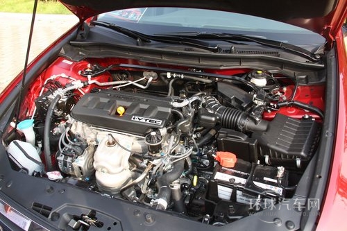 東風本田 2.4L 自動 發動機局部特寫