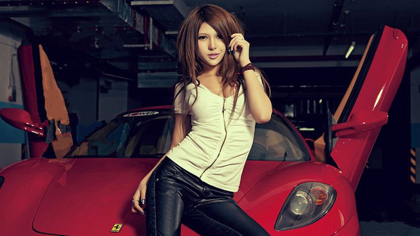 美女駕馭激情法拉利