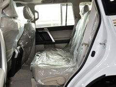 一汽豐田 普拉多 4.0L AT 第二排座椅正視圖