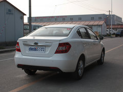 華晨中華  1.5L 手動(dòng) 車輛右側(cè)尾部視角