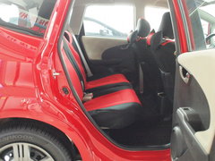 廣汽本田 飛度 1.3L MT 第二排座椅正視圖