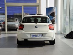 寶馬(進口) 125i 2.0T 車輛正后方尾部視角