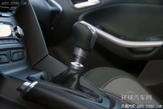 一起學(xué)開車(11)救命寶典：遭遇爆胎怎么辦？(2)