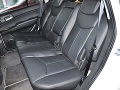 上汽榮威  1.8T 自動 第二排座椅45度視角
