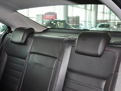 別克 2.0T 第二排座椅頭枕整體