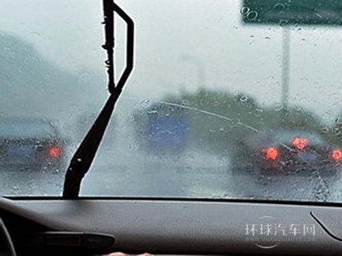 秋季自駕游活動多 教您-掌握除雨霧技巧