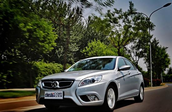 底盤調校優異 北汽紳寶D50 1.5L MT試駕