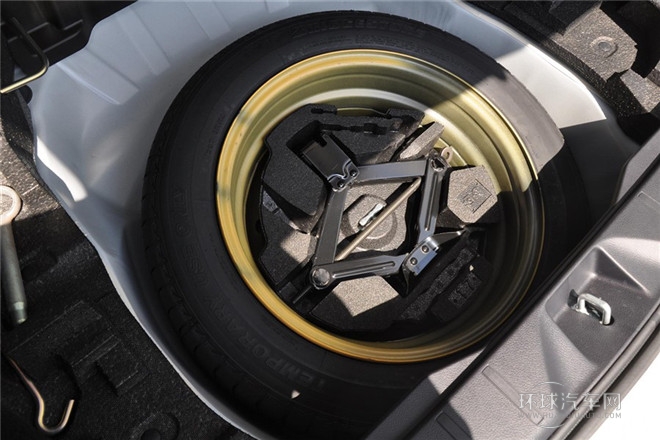 2013款 2.0i 手動豪華版