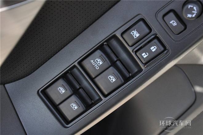 2013款 2.0i 手動豪華版