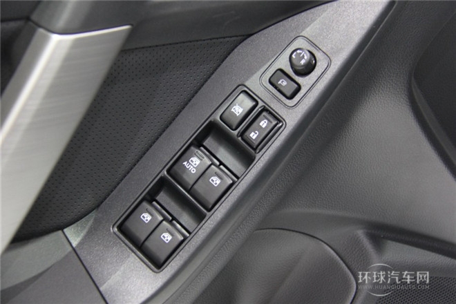 2013款 2.0i 自動舒適版