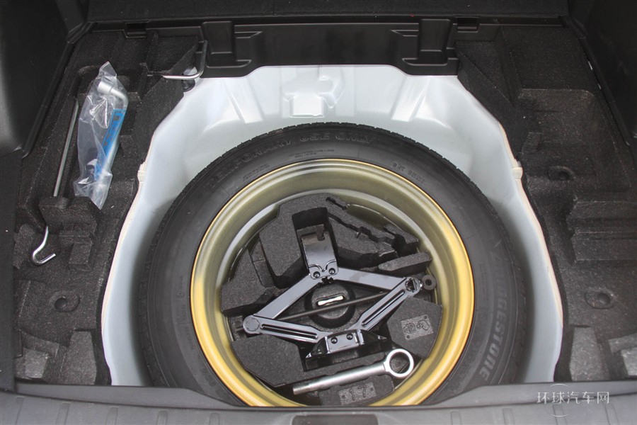 2013款 2.5i 自動尊貴版