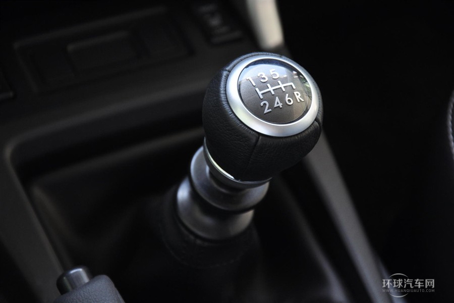 2013款 2.5i 自動尊貴版