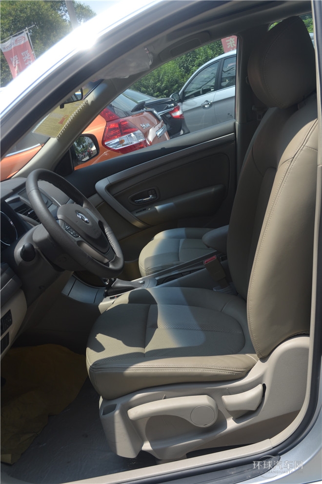 2014款1.6L自動尊貴型