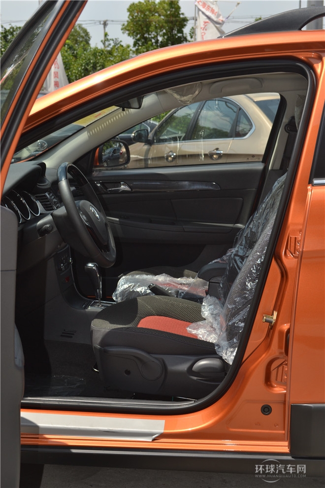 2014款Cross1.5L自動尊逸型