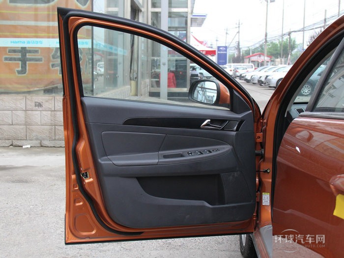 2014款 Cross 1.5L 自動尊尚型