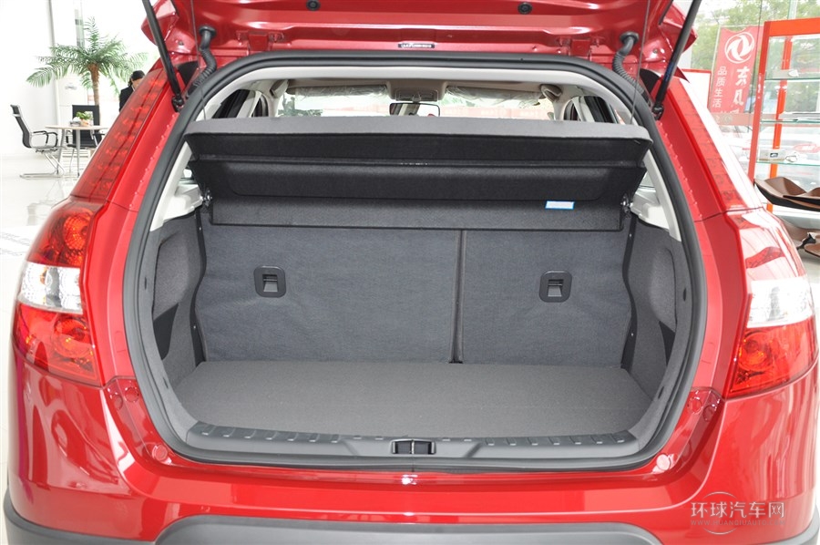 2014款 Cross 1.6L 手動(dòng)尊逸型