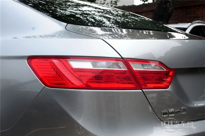 2014款 2.0L 自動舒適型