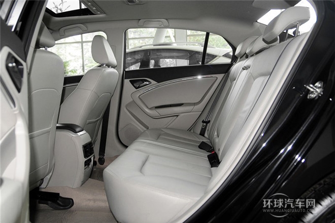 2014款 1.8T 自動尊貴型