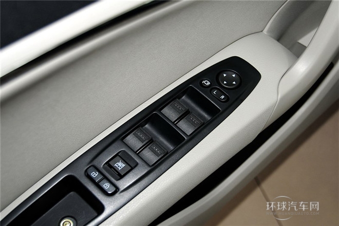 2014款 1.8T 自動尊貴型