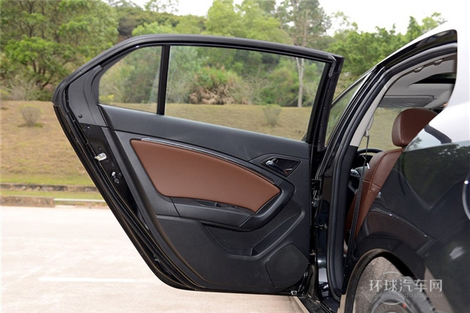 2014款 1.8T 自動旗艦型