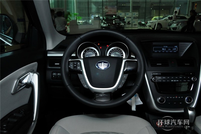 2013款 2.0L 手動基本型