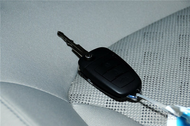 2013款 2.0L 手動基本型