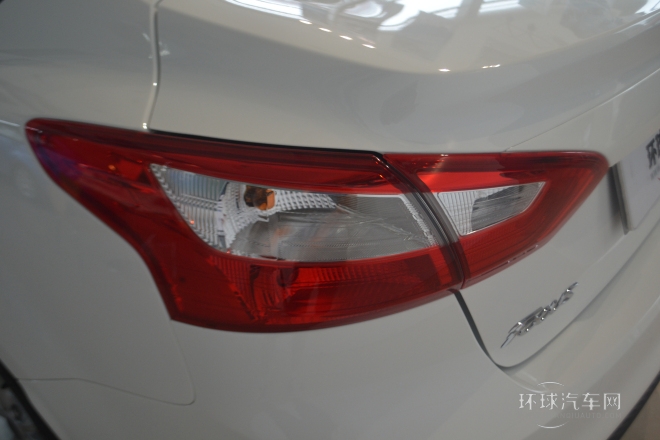 2012款 三廂 1.6L AT風(fēng)尚型